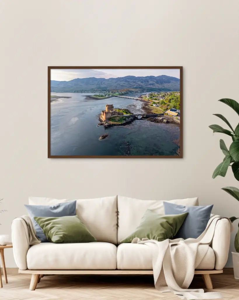 Eilean_donan_chateau_drone_sctoland_poster_cadre_1_ambiance.webp