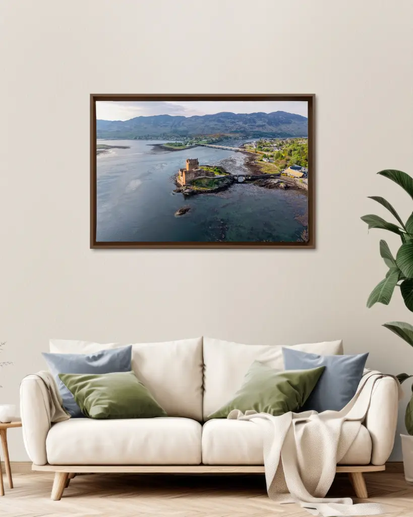 Eilean_donan_chateau_drone_sctoland_toile_cadre_1_ambiance.webp