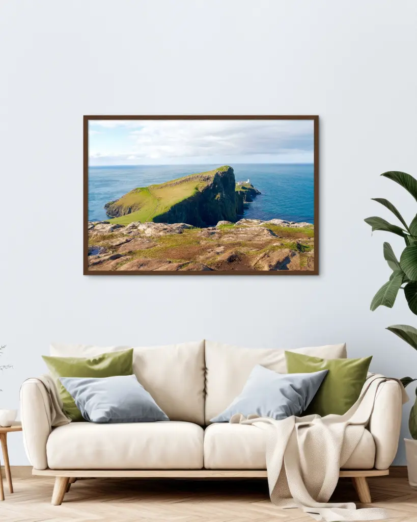 Neist_point_ocean_phare_scotland_poster_cadre_1_ambiance.webp