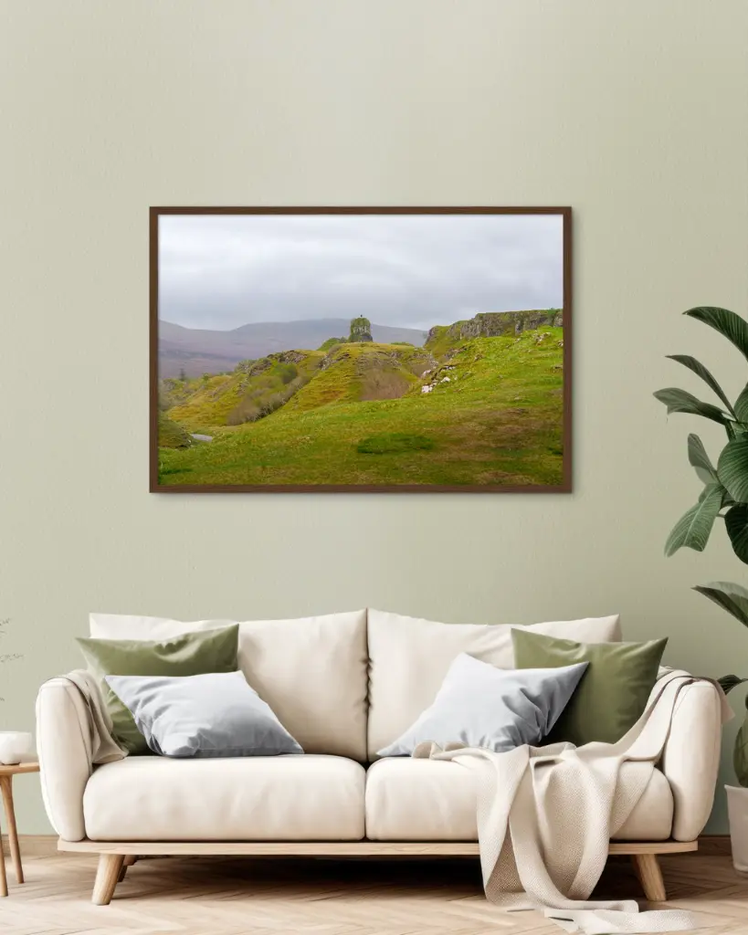 Fairy_glen_montagne_scotland_poster_cadre_1_ambiance.webp