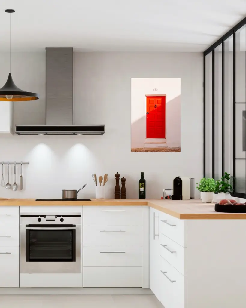 Porte_Rouge_aluminium_encadre_cuisine_moderne_industriel.webp