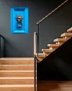 Porte_Bleu_Mouton_aluminium_escalier_bois_moderne.webp