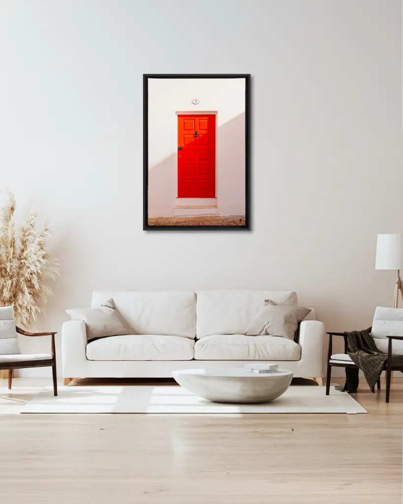 Porte_Rouge_toile_encadre_salon_beige_tissus_moderne.webp