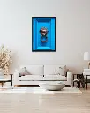 Porte_Bleu_Mouton_toile_encadre_salon_beige_tissus_moderne.webp