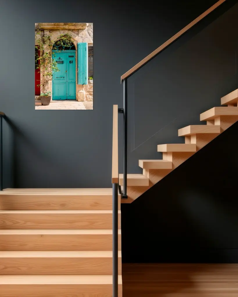 Porte_Bleu_Agenais_aluminium_escalier_bois_moderne.webp