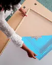 Porte_Bleu_Mouton_poster_femme_cadre.webp