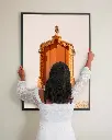 Porte_Tiny Door_Marron_poster_encadre_femme_mur.webp