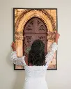 Porte_Dubrovnik_poster_encadre_femme_mur.webp