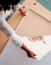 Porte_Tiny Door_Marron_poster_femme_cadre.webp