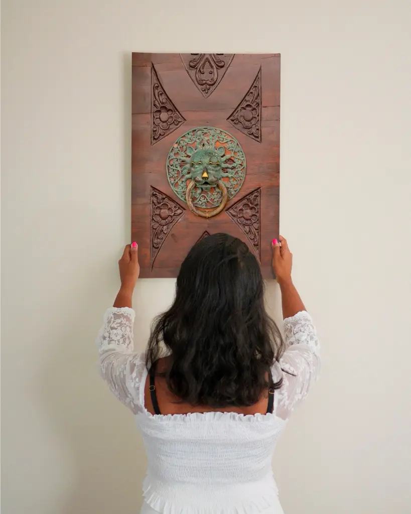 Porte_Détail_Dubrovnik_toile_femme_mur.webp
