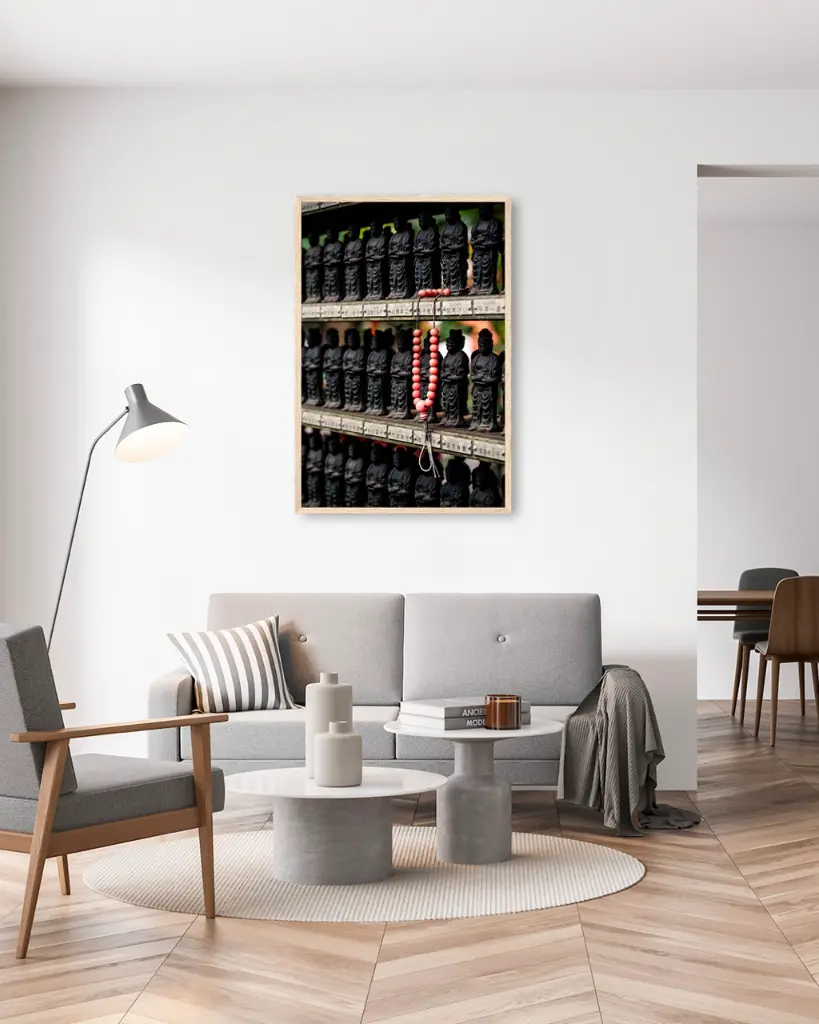 Bracelet_Statuette_Bracelet_Statuette_poster_cadre_2_salon_gris_tissus_moderne.webp