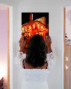 Restaurant_Retro_aluminium_3_femme_mur.webp