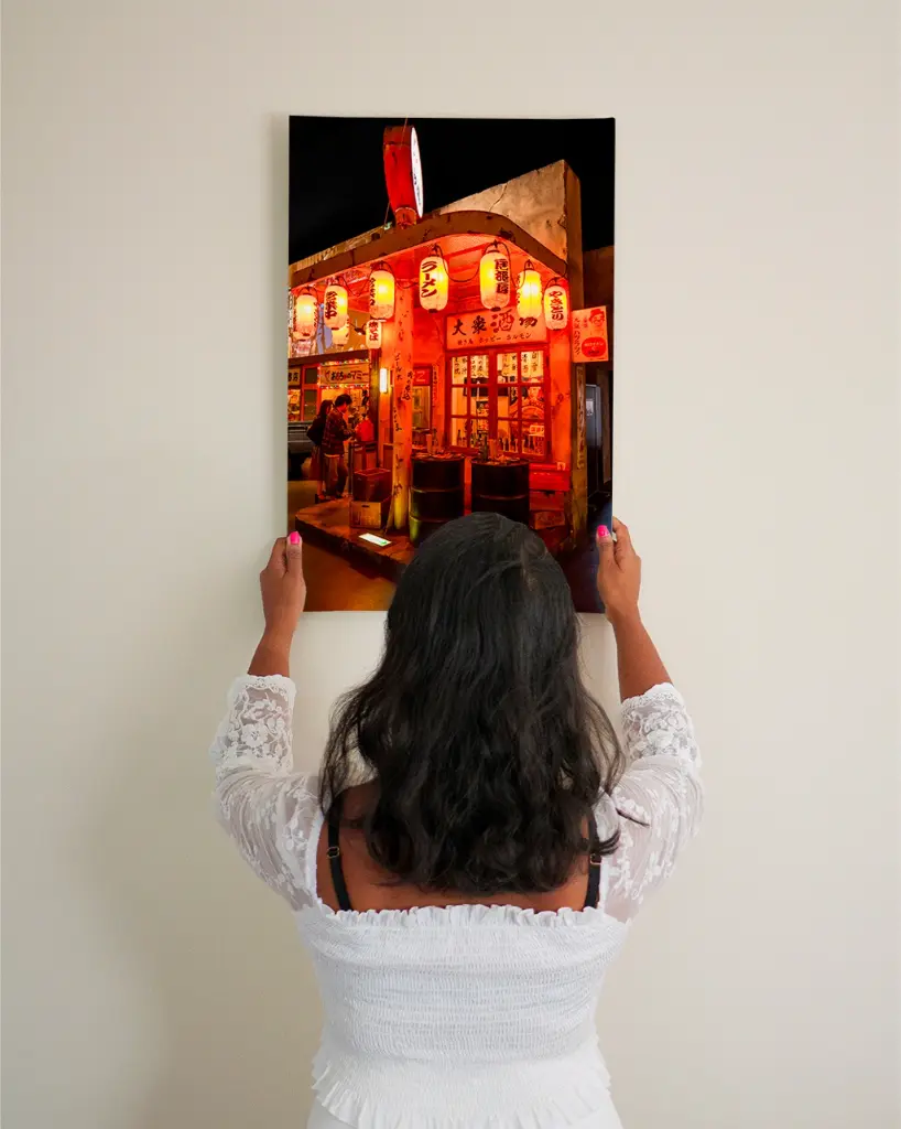 Restaurant_Retro_toile_simple_3_femme_mur.webp