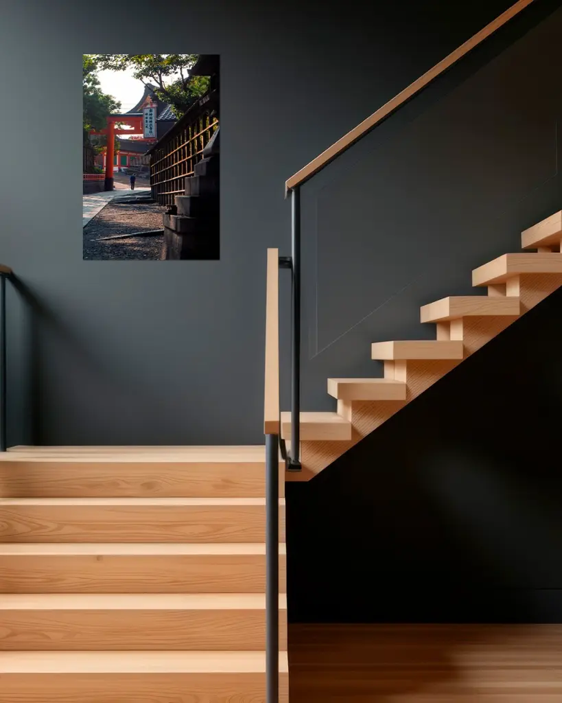 Temple_Inari_Kyoto_Papi_aluminium_5_escalier_bois_moderne.webp