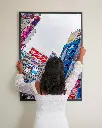 Tokyo_Publicité_poster_cadre_3_femme_mur.webp