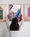 Tokyo_Publicité_toile_cadre_3_femme_mur.webp