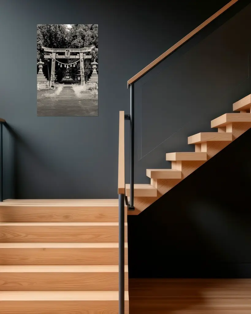 Temple_Torii_Kochi_aluminium_5_escalier_bois_moderne.webp