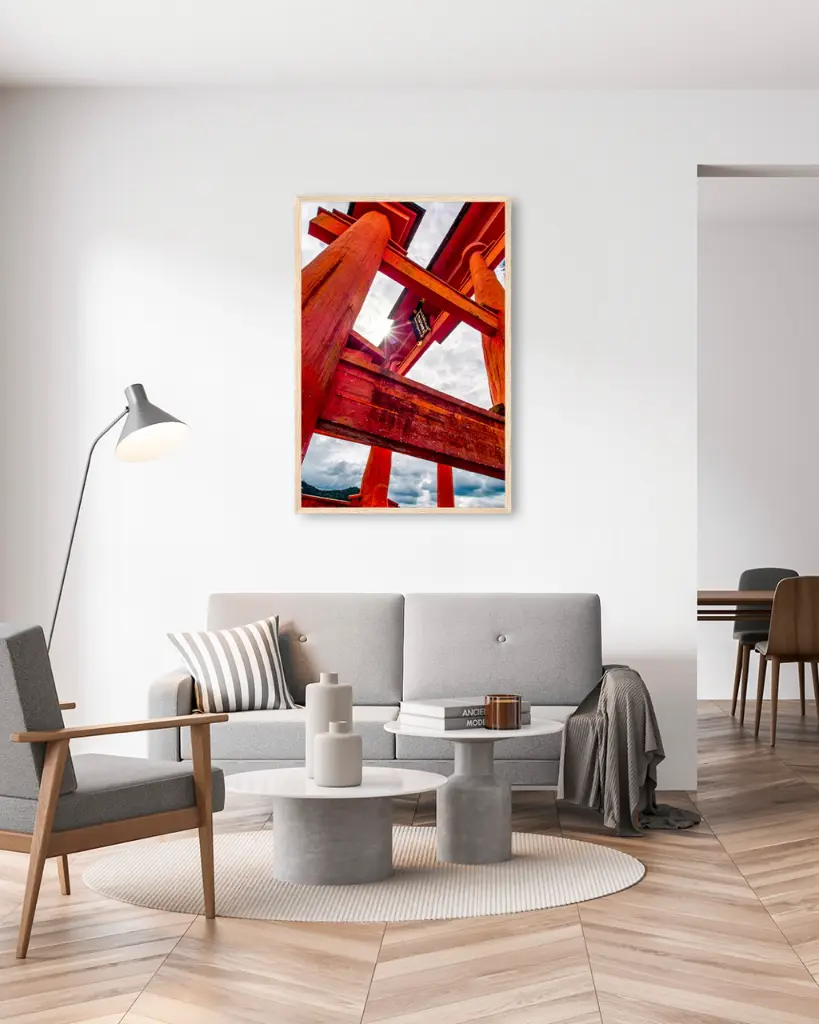 Torii_Miyajima_contre-jour_poster_cadre_2_salon_gris_tissus_moderne.webp