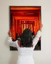 Torii_Temple_Inari_poster_cadre_3_femme_mur.webp