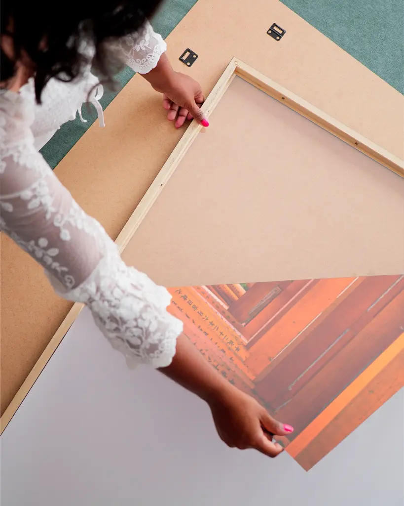 Torii_Temple_Inari_fine art_3_femme_cadre.webp