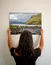 Skye_bateau_montagne_scotland_aluminium_3_femme_mur.webp