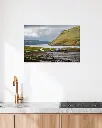 Skye_bateau_montagne_scotland_toile_simple_5_cuisine_scandinave_moderne.webp
