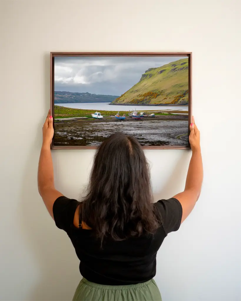 Skye_bateau_montagne_scotland_toile_cadre_3_femme_mur.webp
