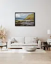 Skye_bateau_montagne_scotland_toile_cadre_2_salon_beige_tissus_moderne.webp