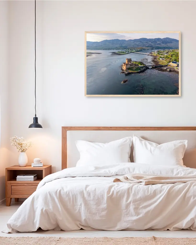 Eilean_donan_chateau_drone_sctoland_poster_cadre_5_chambre_scandinave_moderne.webp