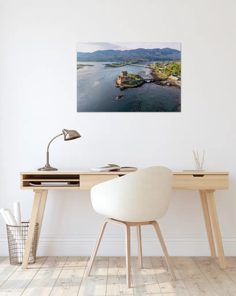 Eilean_donan_chateau_drone_sctoland_fine art_2_bureau_scandinave_moderne.webp