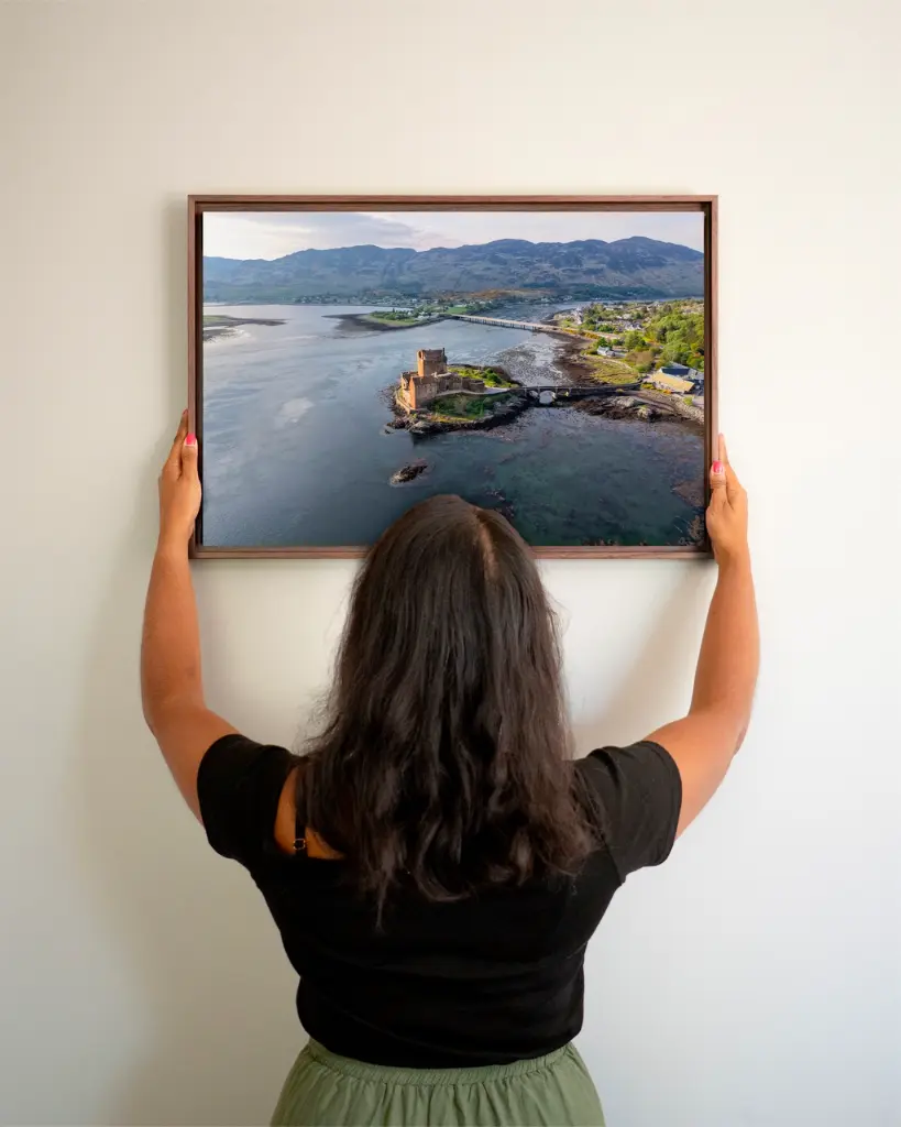 Eilean_donan_chateau_drone_sctoland_toile_cadre_3_femme_mur.webp