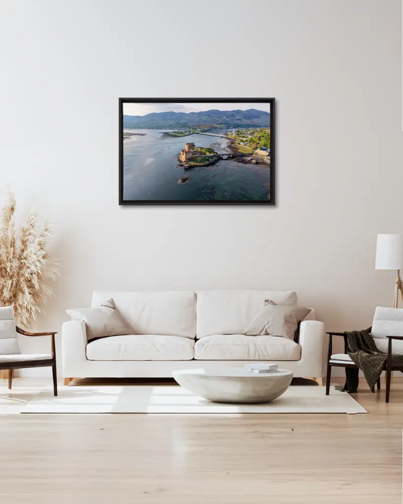 Eilean_donan_chateau_drone_sctoland_toile_cadre_2_salon_beige_tissus_moderne.webp