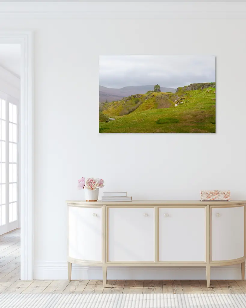 Fairy_glen_montagne_scotland_toile_simple_2_couloir_ancien.webp