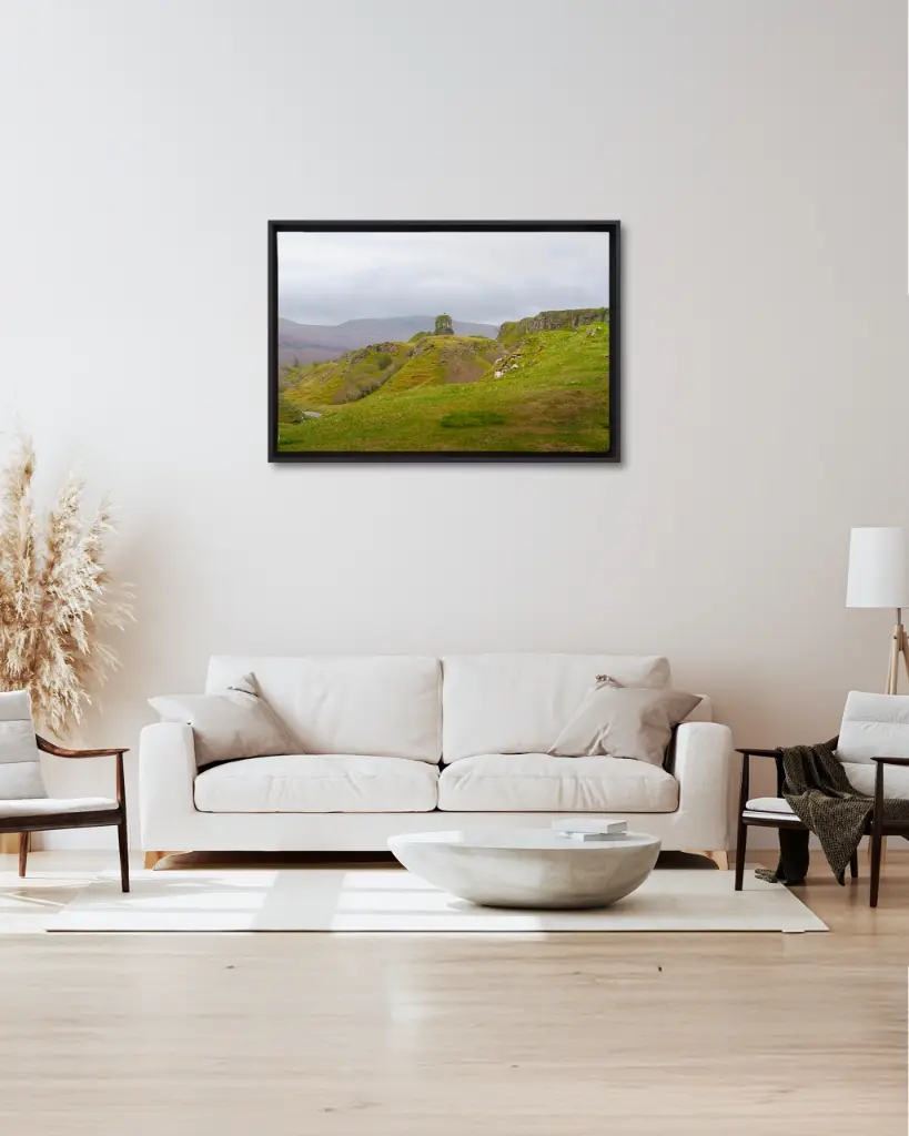 Fairy_glen_montagne_scotland_toile_cadre_2_salon_beige_tissus_moderne.webp