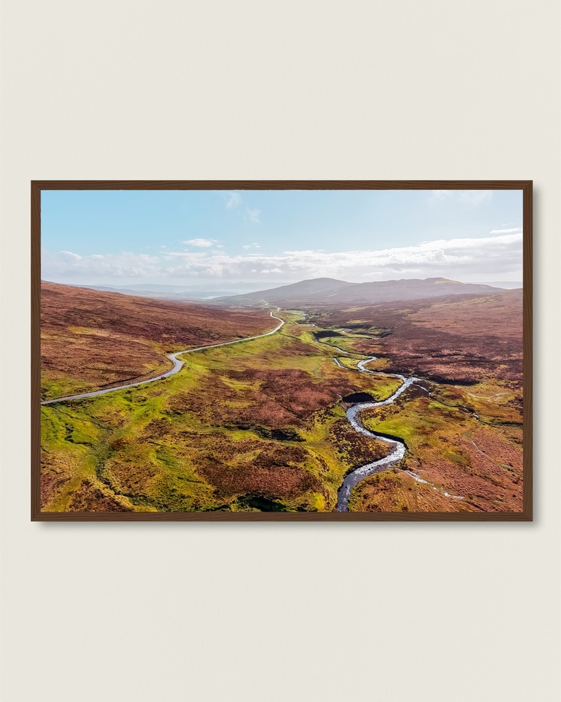 FRAMED POSTER - Free facing the horizon of Quiraing, Scotland (21x29.7 cm / 8x12", Dark wood frame)