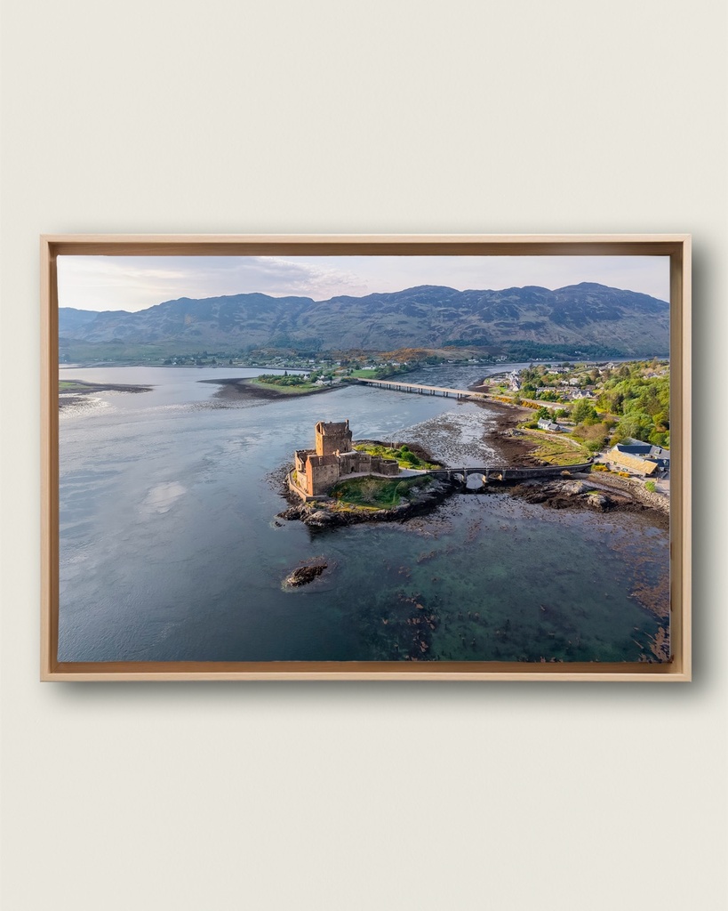 TOILE ENCADRÉE – La légende d’Eilean Donan, Écosse (20x30 cm / 8x12″, Wood frame)