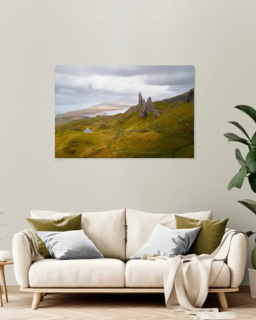 TOILE – Là où les rochers percent les nuages, Old Man of Storr, Écosse (20x30 cm / 8x12″, Slim)