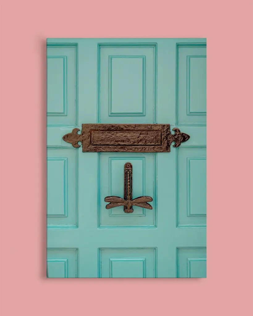Photographie Porte Turquoise & Heurtoir Libellule – Décoration Murale Bohème – Photo de Voyage France – Tournon-d’Agenais - Toile
