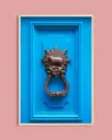 Porte bleue à Londres - Poster encadré