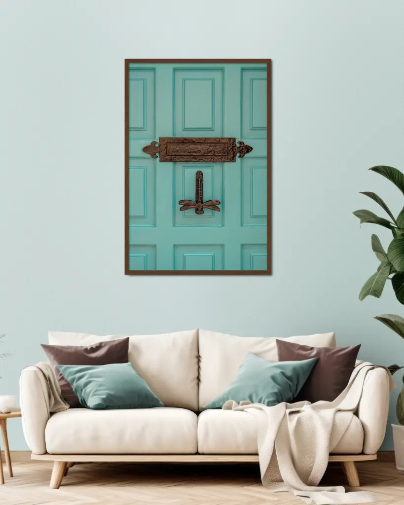Photographie Porte Turquoise & Heurtoir Libellule – Décoration Murale Bohème – Photo de Voyage France – Tournon-d’Agenais - Poster encadré